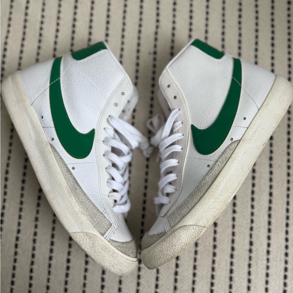 Nike White and Cream Fabric Tag